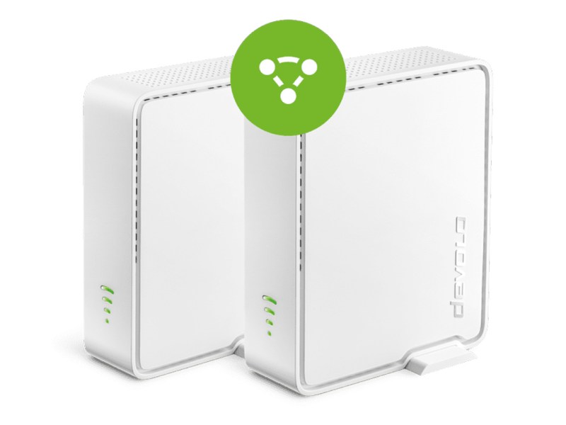 Zwei Devolo Wifi 6 Mesh-Repeater 5.400 vor weißem Hintergrund.