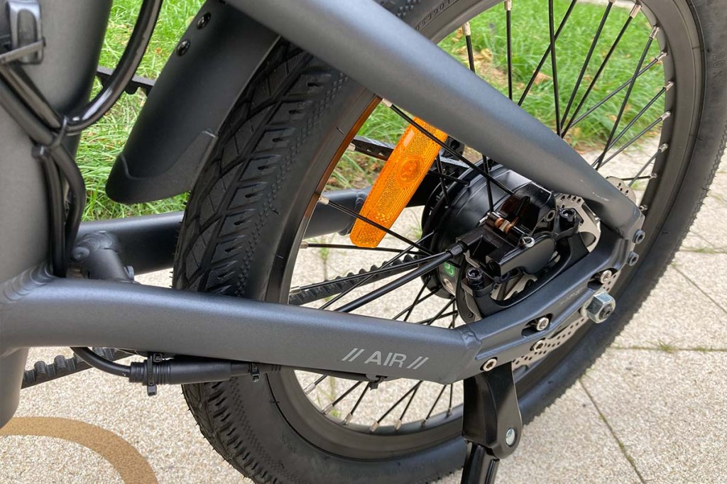 Nahaufnahme Hinterradnabenmotor von Falt-E-Bike