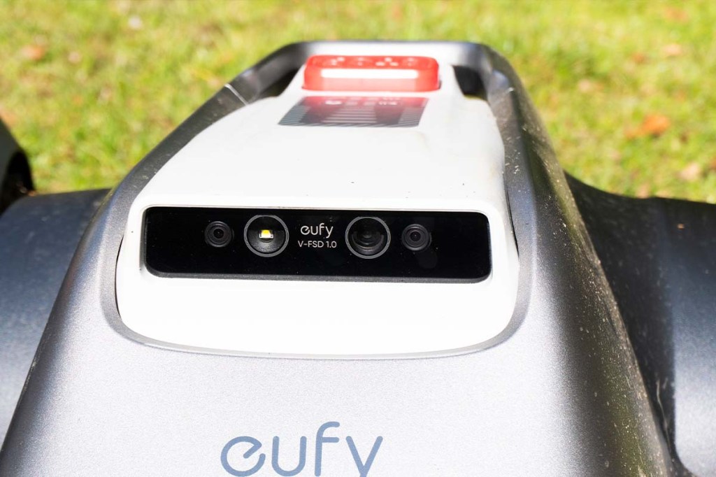 Nahaufnahme Sensoren bei einem Mähroboter
